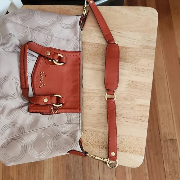 Coach 2 way tote to shoulderbag - Picture 7 of 7